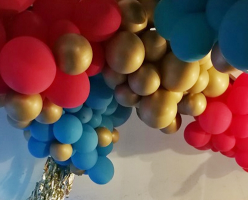 Ballongdekor ballong ballongvegg Festdekor temafest partyplanner festarrangør Bedriftarrangement